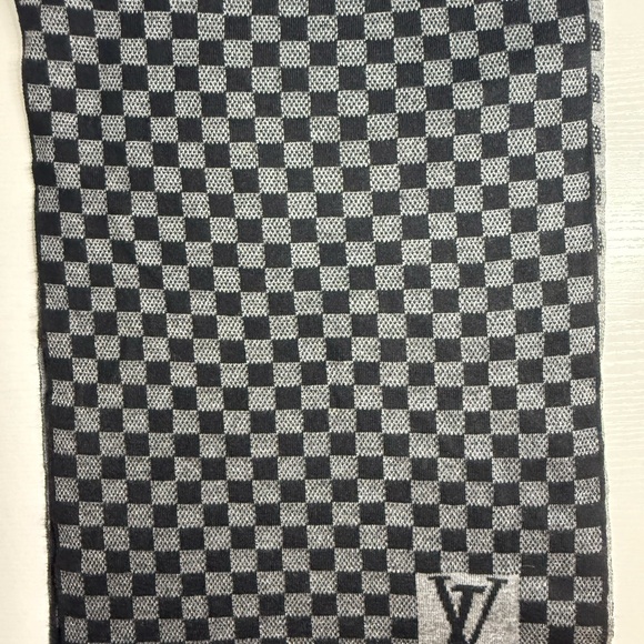 Louis Vuitton Black and Gray Checkered Scarf